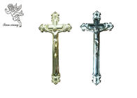 El crucifijo plástico de plata del ataúd enterró 44,8 el tamaño decorativo del × 20,8 cm para la tapa del ataúd